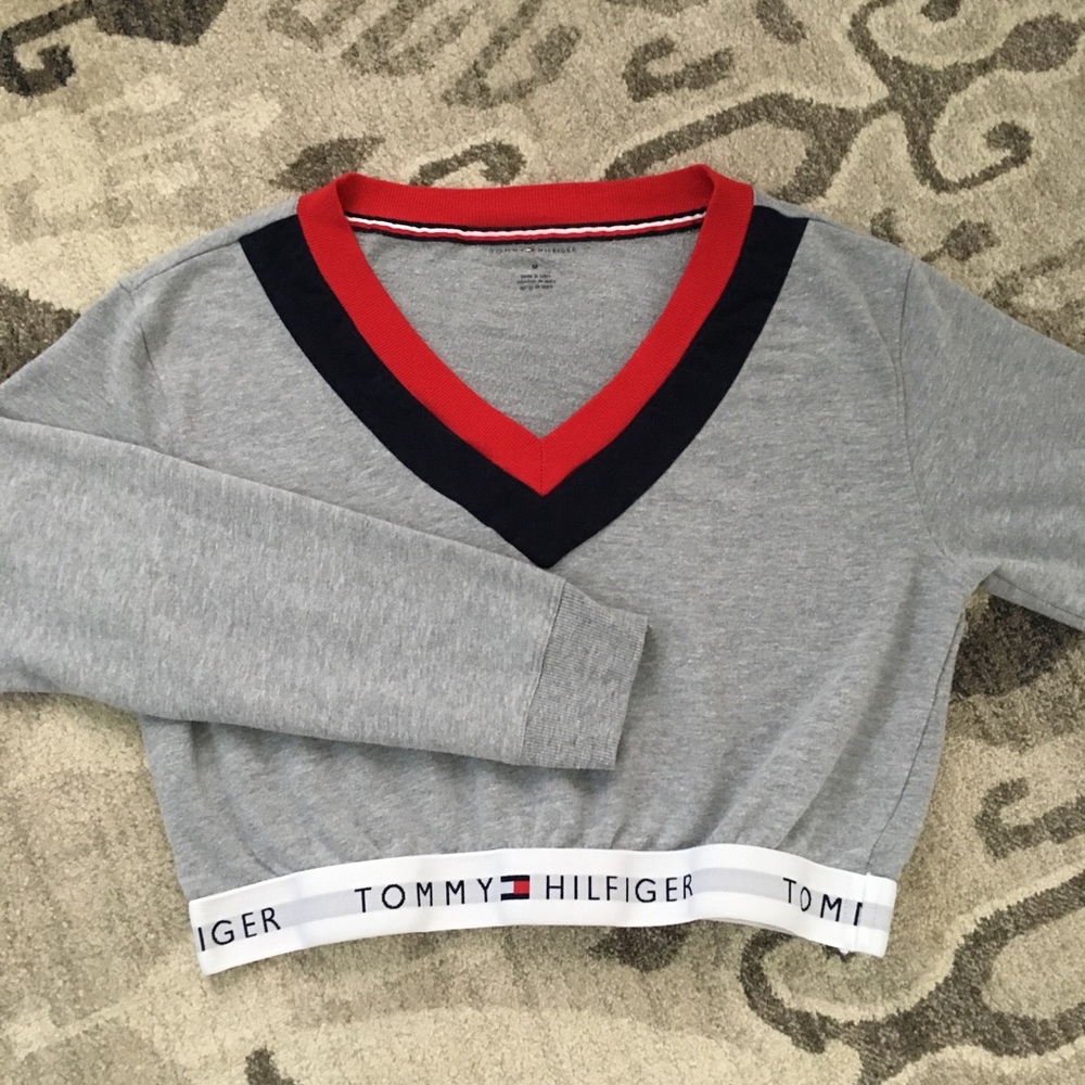 Tommy Hilfiger cropped sweater M